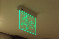 Balizadores de Rota de Fuga e Sinalização Iluminada